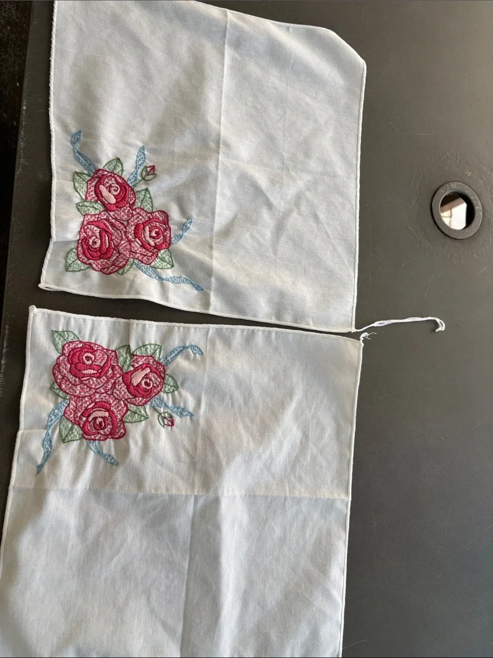 Vintage Embroidered Rose Quilted Placemat Set - White with Red & Green